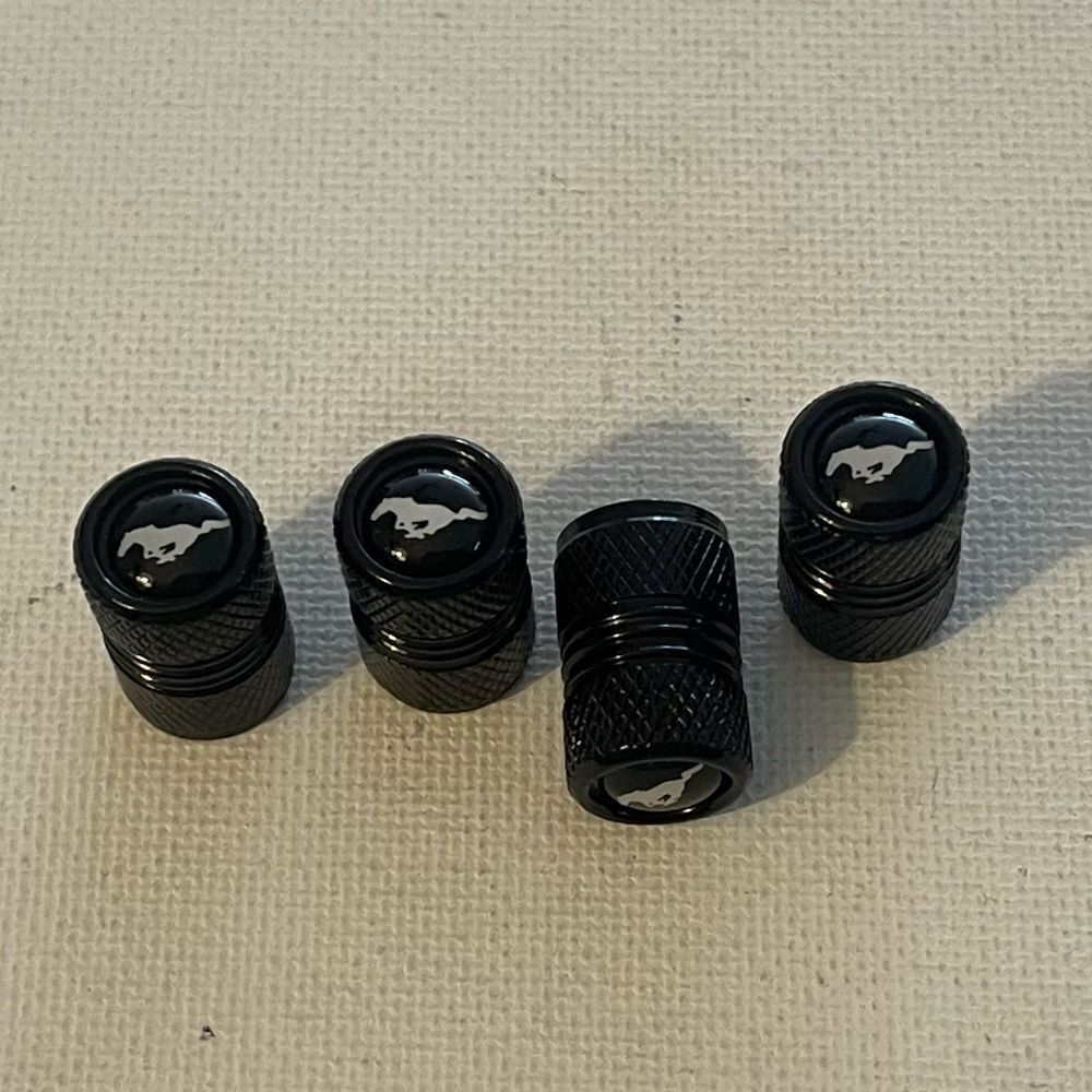 Mustang Logo valve Stem caps in Black set of 4 NWT